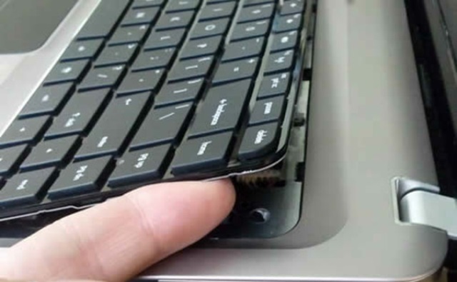 thay b&agrave;n ph&iacute;m laptop HP