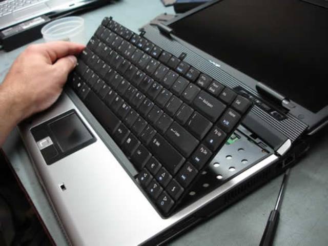 thay b&agrave;n ph&iacute;m laptop acer